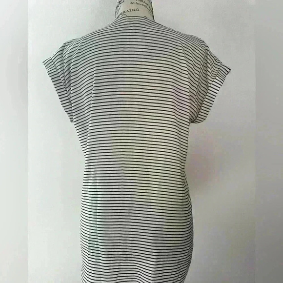Womens Express Dress Tank Top Blouse Black White Striped Small 1/4 Zip Front S - Picture 2 of 7